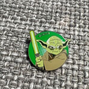Disney Star Wars Yoda pin